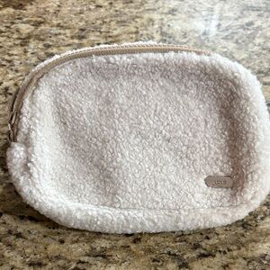 Lole Cream Sherpa Pouch